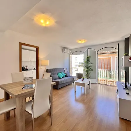 Newly Refurbished Modern 2-Bed Apartment In Heart Of Torremolinos Buitenkant foto
