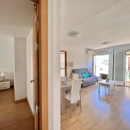 Newly Refurbished Modern 2-Bed Apartment In Heart Of Torremolinos Buitenkant foto