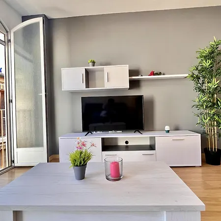 Newly Refurbished Modern 2-Bed Apartment In Heart Of Torremolinos Buitenkant foto