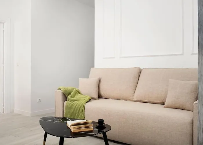 Newly Refurbished Modern 2-Bed Apartment In Heart Of Torremolinos