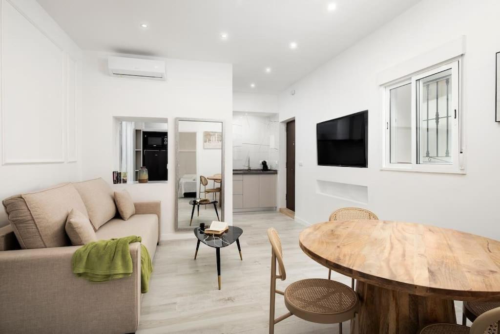 Appartement Newly Refurbished Modern 2-bed In Heart Of Torremolinos