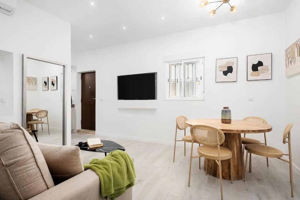 Newly Refurbished Modern 2-bed In Heart Of Appartamento *